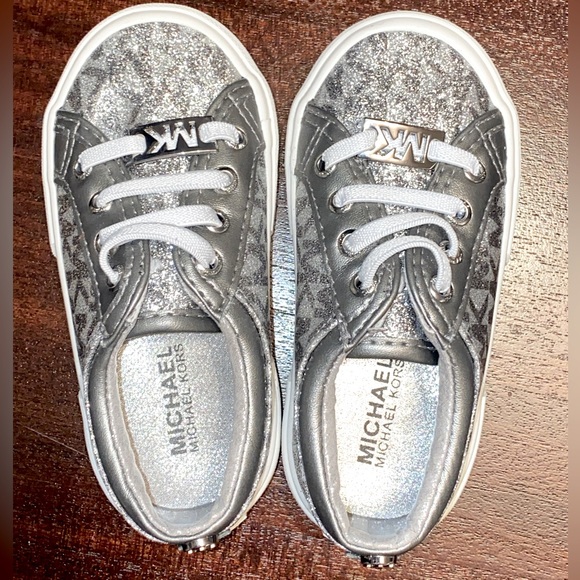 Michael kors girls shoes - Picture 1 of 6